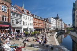 Aarhus, Danimarca: la promenade del Aboulevard, lungo il fiume omonimo della seconda città della Danimarca - © Marc Lechanteur / Shutterstock.com