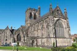 L'abbazia di Paisley, Scozia, UK. Luogo di sepoltura dei primi Stuart, questo edificio religioso ospita anche la Barochan Cross, croce celtica del X° secolo. Secondo la tradizione proprio ...