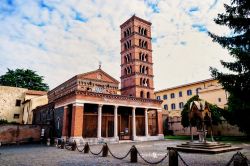 L'antica Abbazia di San Nilo a Grottaferrata. Il santo arrivò sui colli Albani nel 1004 - © nomadFra / Shutterstock.com