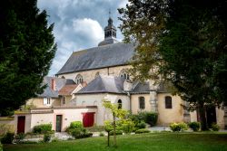 L'abbazia di San Pietro a Hautvillers, distretto Marne-la-Vallee (Francia). Si tratta di un ex monastero benedettino fondato nel 650 da San Nivardo.
