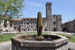 Abbazia di San Salvatore, il cuore storico di Abbadia San Salvatore il borgo sul monte Amiata in Toscana - © AMB / Shutterstock.com
