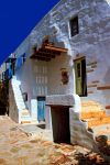 Abitazioni all'interno del vecchio castello veneziano di Antiparos, Cicladi (Grecia). Le mura delle case servirono come mura per il castello.

