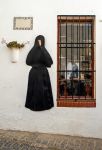 Abito tradizionale femminile nel villaggio bianco di Vejer de la Frontera, Andalusia, Spagna.
