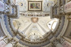 Abside della Chiesa del Santissimo Salvatore, a Noto - in questa suggestiva immagine, possiamo ammirare i maestosi particolari dell'abside della Chiesa del Santissimo Salvatore, perfetta ...