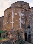 Abside della Concattedrale di San pietro a Sovana, Toscana. Forma tondeggiante per l'abside di questo luogo di culto di Sovana che ospita sul suo territorio interessanti testimonianze religiose ...