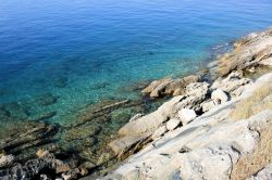 L'acqua turchese del mare di Trpanj, penisola di Peljesac, Croazia.
