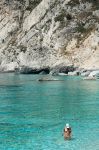 L'acqua turchese della spiaggia di Aspri Ammos a Othoni, Ionio, Grecia. Nota anche come Kalypso, questa spiaggia fascinosa rapisce per l'azzurro intenso dell'acqua che la lambisce.




 ...