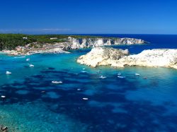 Le acque cristalline dell'arcipelago delle Tremiti, un gruppo di isole che si trova al largo della penisola del Gargano, in Puglia.