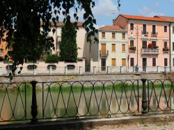 Adria, Veneto: uno scorcio del Canal Bianco, uno dei punti caratteristici della cittadina del Polesine.