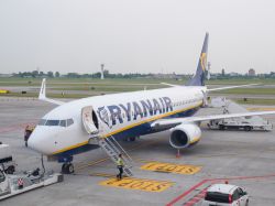 Aereo Ryanair all'Aeroporto Guglielmo Marconi di Bologna, Emilia Romagna - © Marco Prati / Shutterstock.com