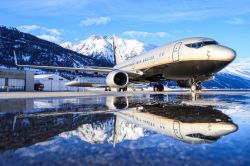 L'aeroporto di Samedan in Svizzera, vicino a Sankt Moritz, Engadina - © Mike Fuchslocher / Shutterstock.com