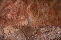 Affreschi della Thivanka Image House a Polonnaruwa, Sri Lanka. Quest'antico esempio di arte classica si presenta con pareti esterne decorate da una grande quantità di sculture decorative. 



 ...