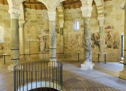 Affreschi sulle mura del tempio di San Giovanni al Sepolcro di Brindisi, Puglia - © Alvaro German Vilela / Shutterstock.com