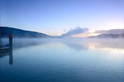 L'alba fotografata a Velden am Woerther See, la cittadina che si affaccia sul magnifico lago dell'Austria - © Yuriy Chertok / Shutterstock.com