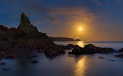 Alba fotografata dal faro di Howth in Irlanda, costa orientale