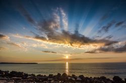 Alba sulla spiaggia di Mangalia, costa del Mar Nero in Romania