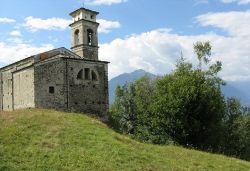 La chiesa di San Giacomo ad Albosaggia, il centro della Valtellina non distante da Sondrio.