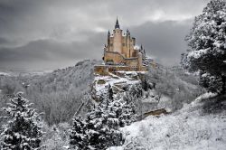 Neve sull'Alcazar di Segovia, Spagna - Durante tutto il Medioevo l'Alcazar di Segovia è rimasta una delle dimore preferite dai sovrani del regno di Castiglia oltre che una vera ...