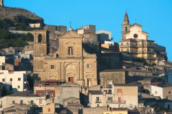 Alcune chiese del centro storico di Agira, borgo del cuore della Sicilia - © ollirg / Shutterstock.com