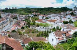 Posto ad appena 35 km da Lisbona, il borgo di Alenquer è una meta perfetta per un weekend in Portogallo - © jorge pereira / Shutterstock.com