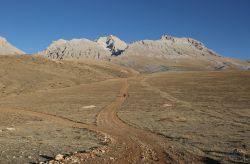 Alpinisti in escursione all'Aladaglar National Park di Nidge, Turchia. Il nome "Ala-Daglar" deriva dal colore arrugginito delle sue colline al tramonto. Questo parco nazionale ...