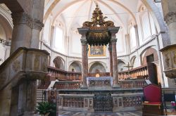 Altare ed abside della Cattedrale di San Giovenale a Narni - © Mi.Ti. / Shutterstock.com