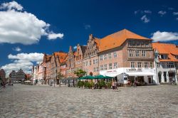 Am Sande Platz, la stretta e allungata piazza nel cuore di Luneburg