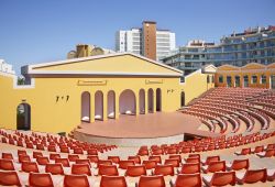 Anfiteatro nella cittadina di Calpe, provincia di Alicante, Spagna - © Shevchenko Andrey / Shutterstock.com