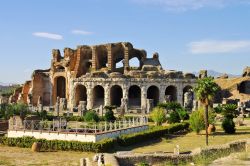 L'Anfiteatro Romano a Santa Maria Capuavetere in Campania. Per dimensioni era il secondo dopo il Colosseo - © LianeM / Shutterstock.com