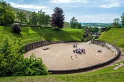 L'anfiteatro romano di Trier (Treviri, Germania) risale al II secolo d.C. Aveva una capienza di circa 20.000 spettatori seduti.