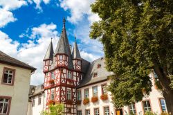 Antica architettura nella cittadina di Rudesheim vicino al fiume Reno, Assia, Germania.

