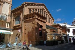 L'antica azienda Bacardi a Sitges, Spagna. Il marchio Bacardi fu fondato nel 1862 in una distilleria di rum a Santiago de Cuba; il suo fondatore nacque però a Sitges, ragion per cui ...