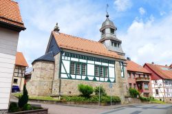 Un'antica chiesa ad Oberweser, il villaggio in Assia (Germania), luogo della favola di Biancaneve e i sette nani.