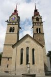 L'antica chiesa cattolica parrocchiale del villaggio di Winterthur, Svizzera. Le due torri gemelle sono uno dei simboli della città nei pressi di Zurigo.
