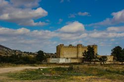 Antica costruzione in pietra nei dintorni di Stepanakert, Nagorno-Karabakh - © Ekaterina McClaud / Shutterstock.com