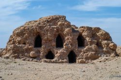 Antica costruzione nel deserto nei pressi di Dura-Europos, Siria. Questa storica località della Mesopotamia venne fondata attorno al 300 a.C. sulla riva destra del fiume Eufrate. Furono ...