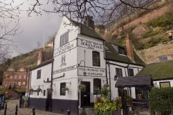 La più antica e celebre locanda di Inghilterra, Ye Olde Trip to Jerusalem, si trova all'ombra del muro del castello di Nottingham - © Guy Erwood / Shutterstock.com