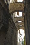 Una antica strada con archi a Sansepolcro, Arezzo, Toscana. Porta della Toscana, questo bel borgo sorge ai piedi dell'Appennino.




