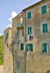 Antiche case di Sovana, Toscana. Un particolare delle abitazioni di questo piccolo e grazioso borgo medievale, importante centro etrusco e sede episcopale - © Dermot68 / Shutterstock.com ...