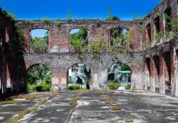 Antiche rovine nella città di Paramaribo, capitale del Suriname (America Meridionale).
