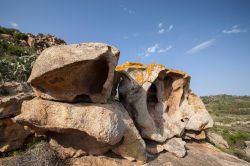 Antiche tombe Domus de Janas nel territorio di Lotzorai in Sardegna