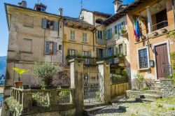 Antichi edifici di Orta San Giulio, Italia, Piemonte.  