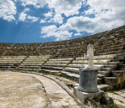 L'antico anfiteatro della città di Salamis, nei pressi di Famagosta, Cipro Nord. Per gli appassionati di archeologia, questo suggestivo sito archeologico è imperdibile - © ...