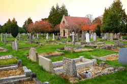 L'antico cimitero Wolvercote a Oxford, Inghilterra. Qui riposano anche John Ronald Reuel Tolkien e sua moglie Edith Mary Tolkien. - © MNStudio / Shutterstock.com