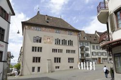 L'antico edificio del Palazzo Municipale di Rapperswil-Jona, Svizzera. Oggi ospita una caffetteria, un ristorante e un museo - © marekusz / Shutterstock.com