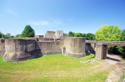 L'antica fortezza di Suceava (Romania) fu menzionata per la prima volta in un documento scritto del 1388 - foto © Catalin Enache / Shutterstock.com