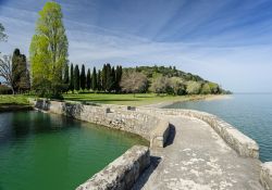 Antico molo sull'Isola Polvese nel Lago Trasimeno, comune di Castiglione in Umbria