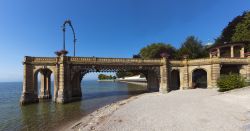 L'antico pontile del castello di Friedrichshafen sul Lago di Costanza, in Germania.