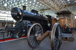 Antico treno al Museo dei Trasporti di Lucerna (Svizzera). Questo spazio museale offre un'ampia esposizione di locomotive, automobili, barche e aerei oltre ad una collezione di oggetti dedicati ...