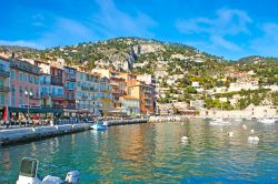 Antico villaggio di pescatori, oggi Villefranche-sur-Mer è una famosa località di villeggiatura della Costa Azzurra (Francia) - foto © eFesenko / Shutterstock.com